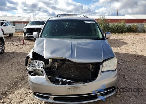 2014 Chrysler Town & Country Touring z USA, uszkodzony, nr VIN 2C4RC1BG5ER158765